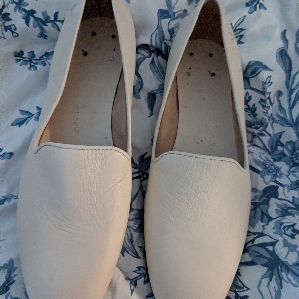 Vionic Cream Slip-On Loafers